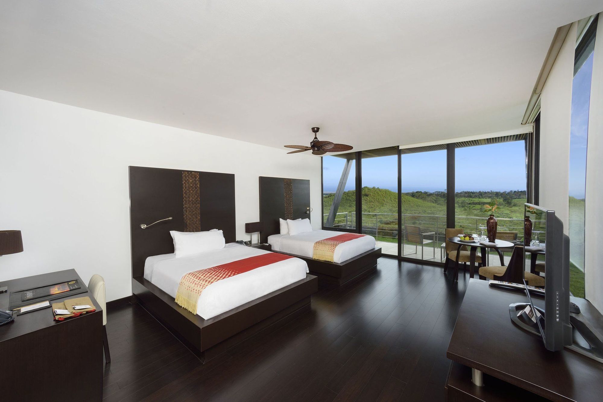 Pikaia Lodge Santa Cruz Island Extérieur photo